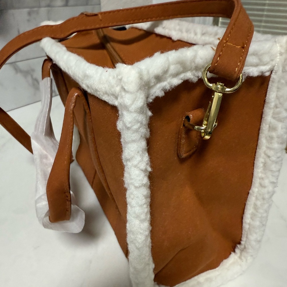Marc Jacobs Tan Tote Bag with White Accents - Picture 4 of 7